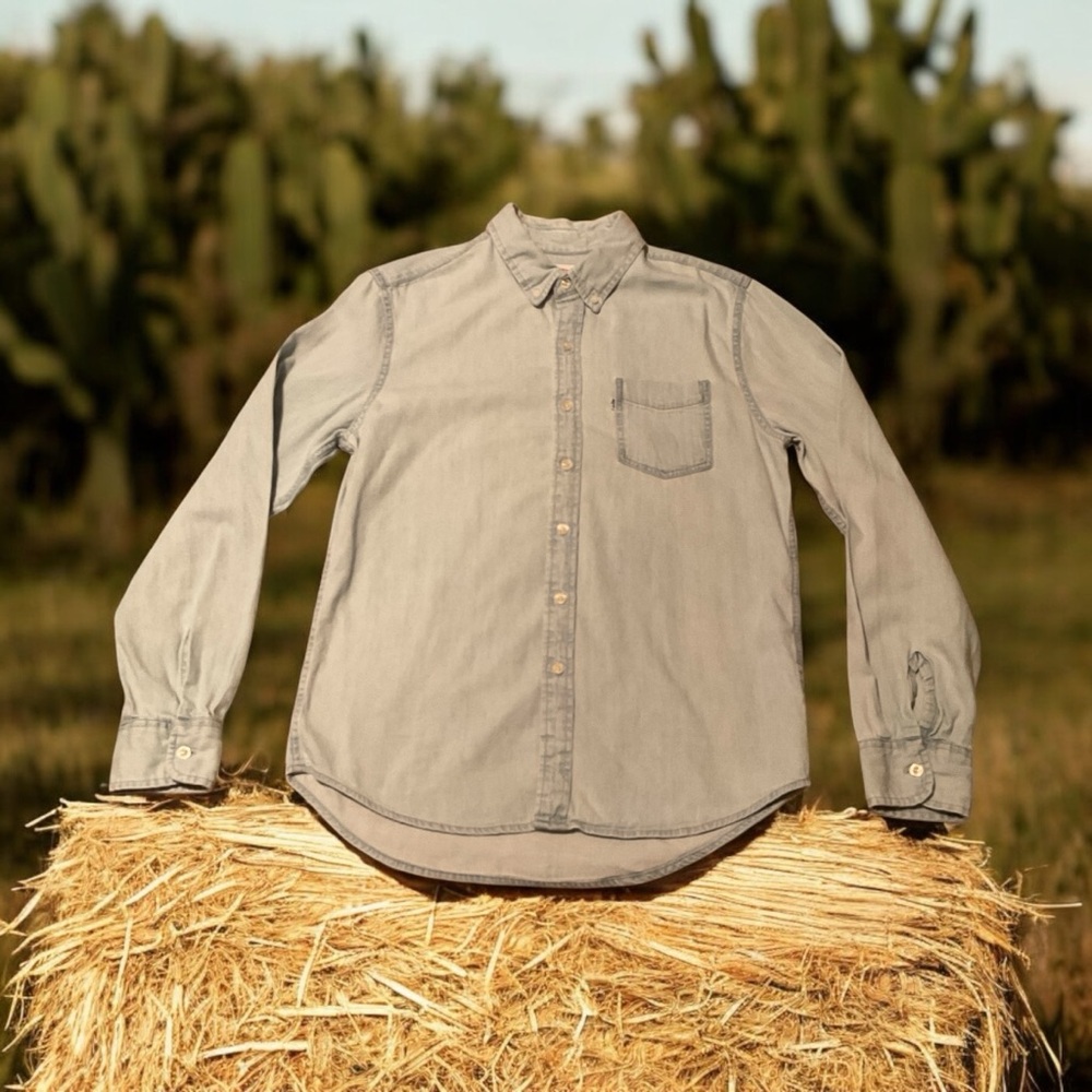 Levi’s light blue Denim Casual Button Down Shirt